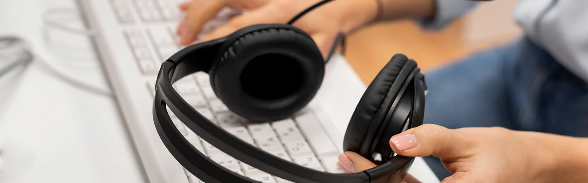 https://ar.fushanpaper.com/wp-content/uploads/2025/09/contact_banner_bg.webp
